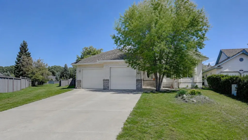 11819 91a Street Grande Prairie AB T8X1J1