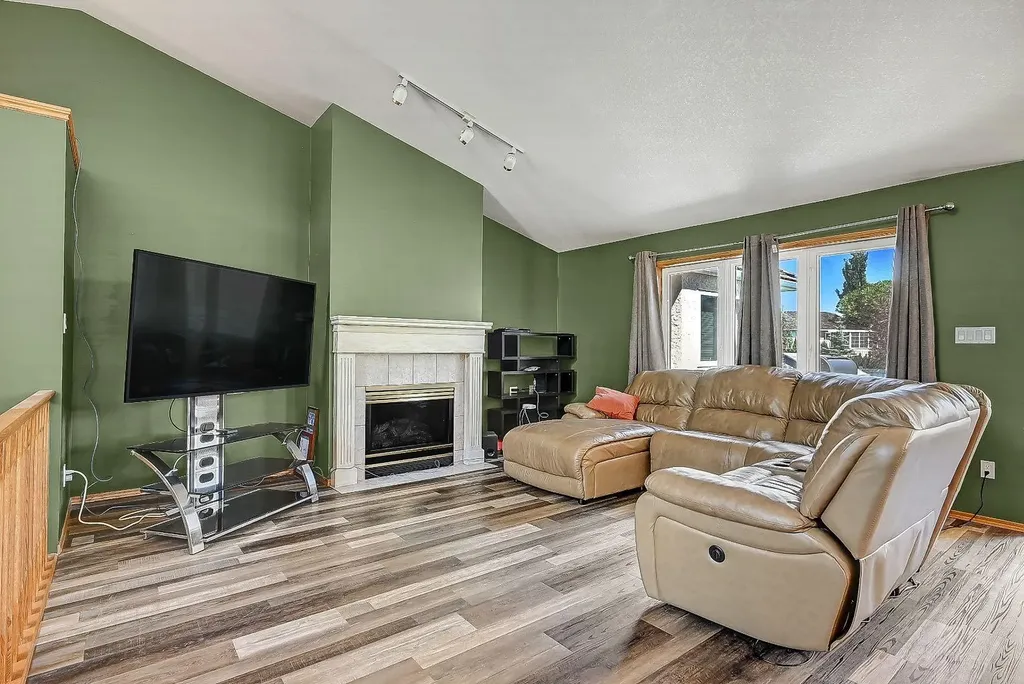 11819 91a Street Grande Prairie AB T8X1J1