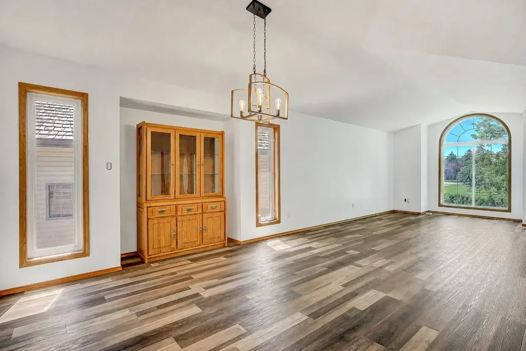 11819 91a Street Grande Prairie AB T8X1J1