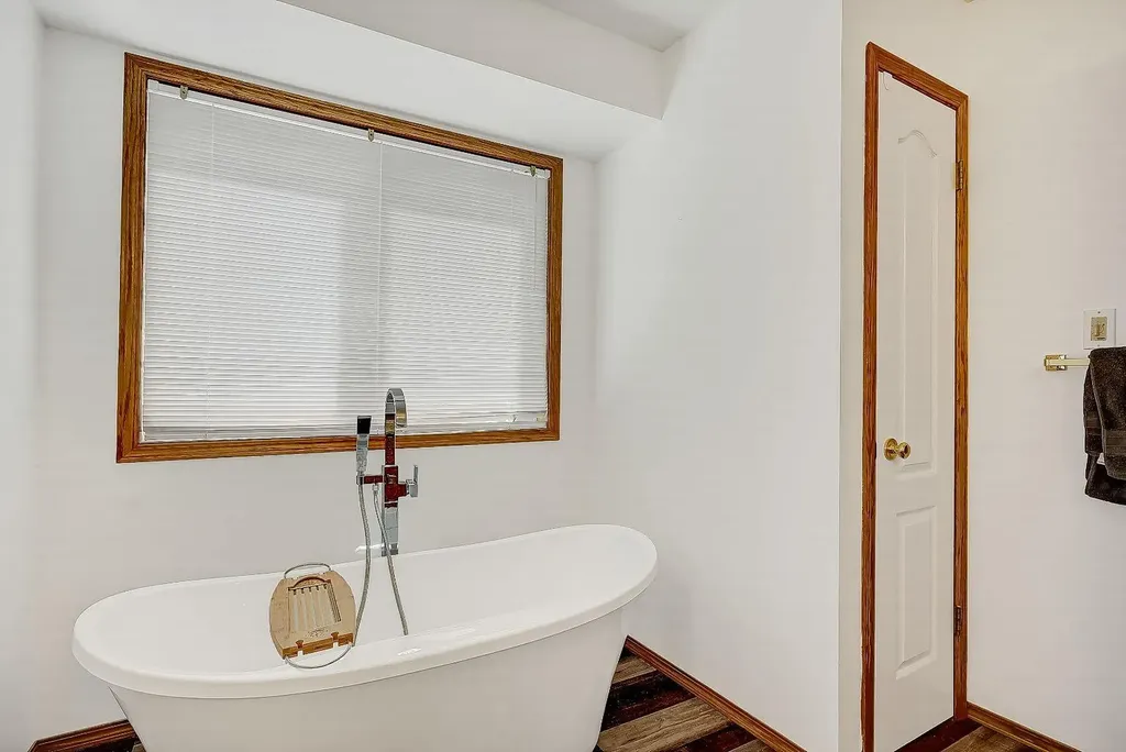 11819 91a Street Grande Prairie AB T8X1J1