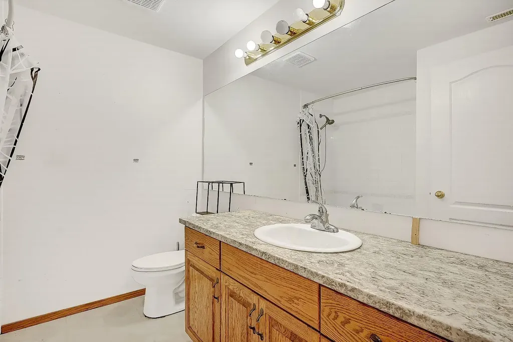 11819 91a Street Grande Prairie AB T8X1J1