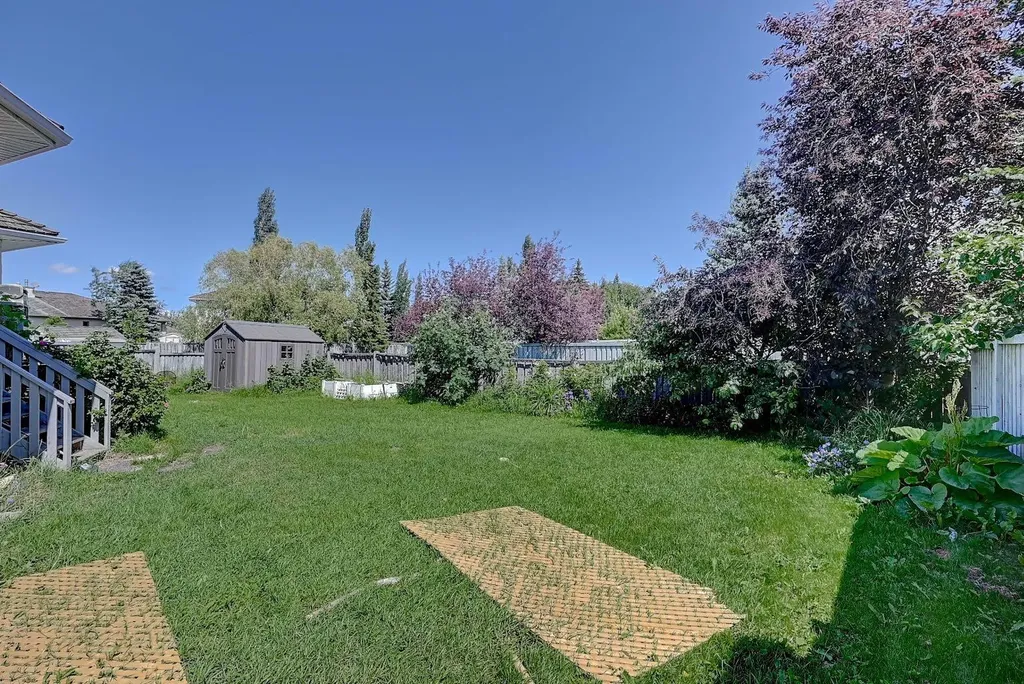 11819 91a Street Grande Prairie AB T8X1J1