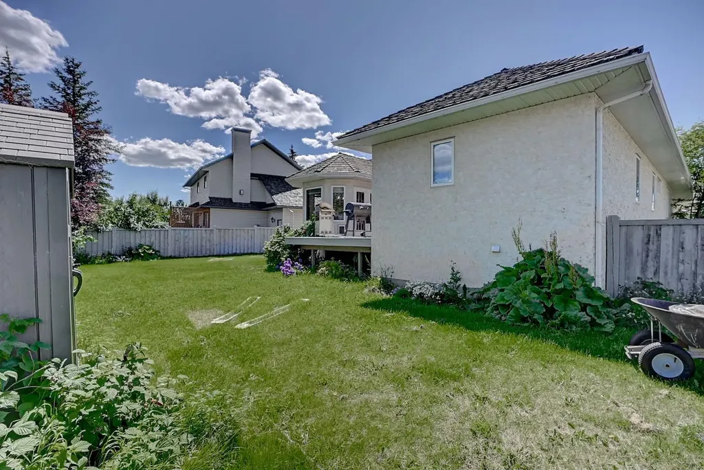 11819 91a Street Grande Prairie AB T8X1J1