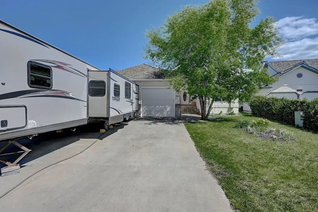 11819 91a Street Grande Prairie AB T8X1J1