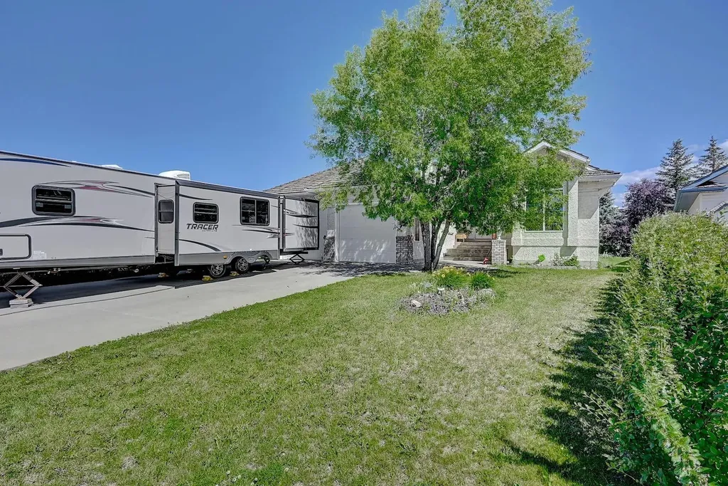 11819 91a Street Grande Prairie AB T8X1J1