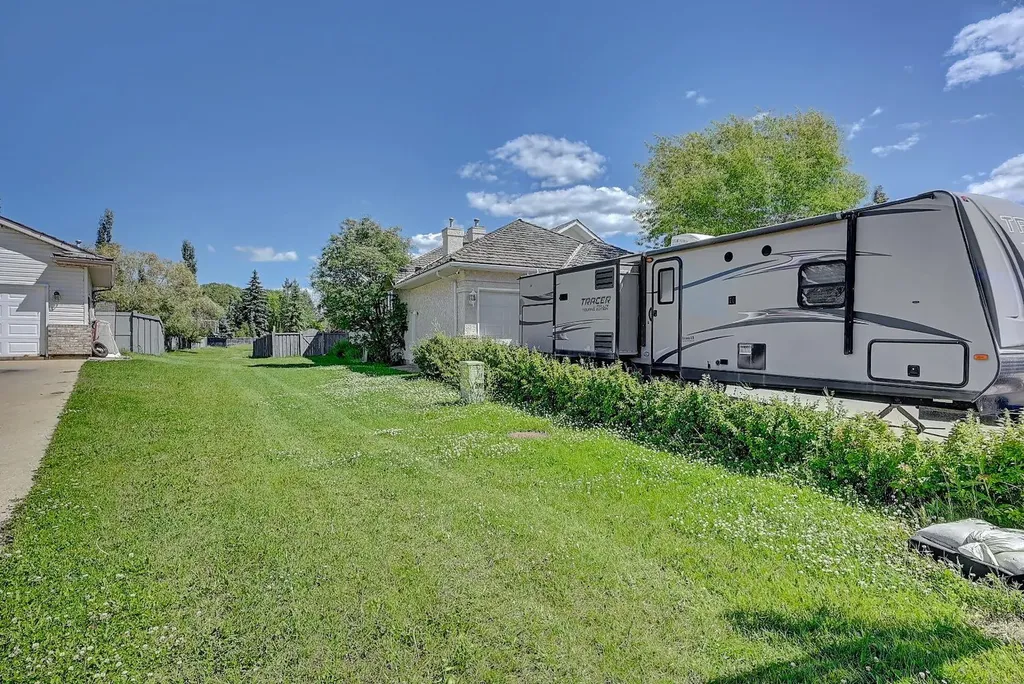 11819 91a Street Grande Prairie AB T8X1J1