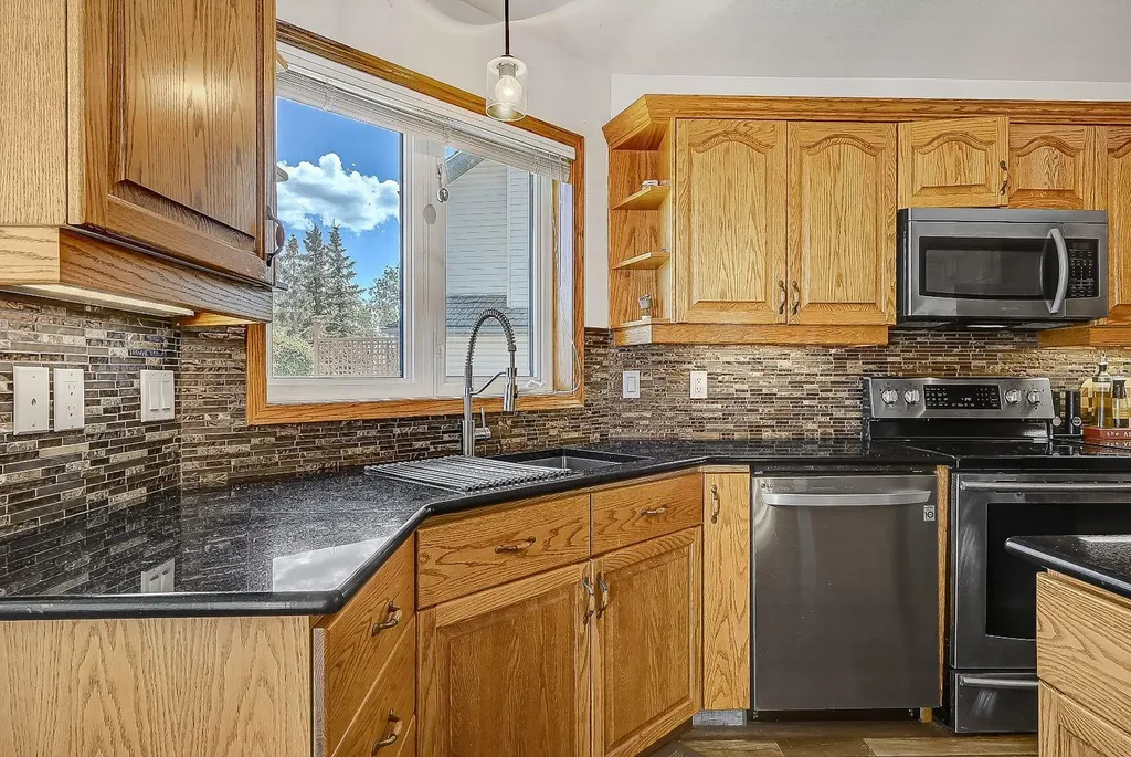11819 91a Street Grande Prairie AB T8X1J1