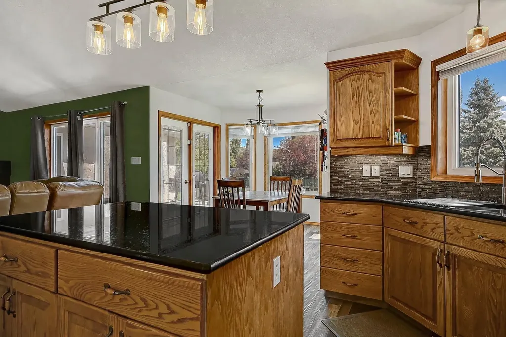 11819 91a Street Grande Prairie AB T8X1J1