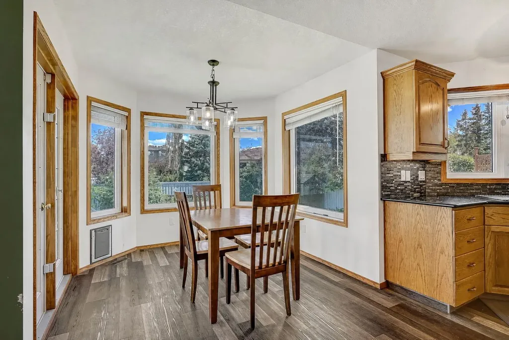 11819 91a Street Grande Prairie AB T8X1J1