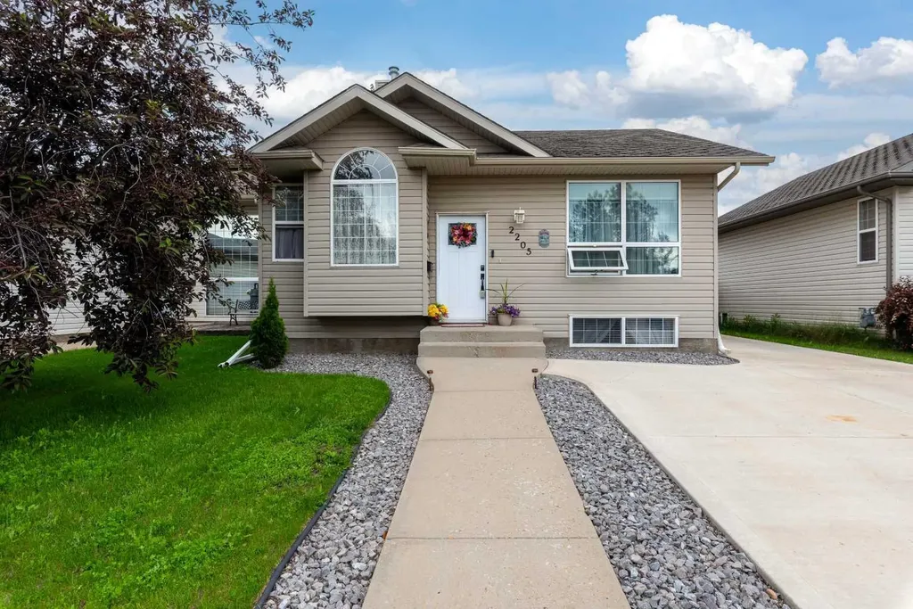2205 51 Avenue Lloydminster AB T9V 3H4