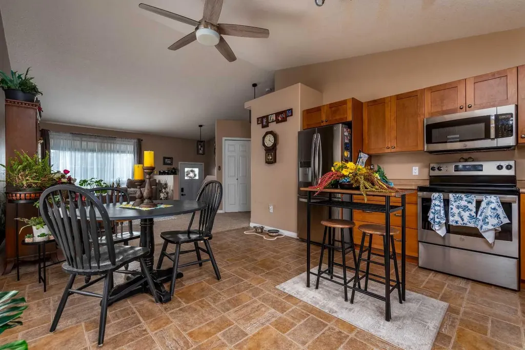 2205 51 Avenue Lloydminster AB T9V 3H4