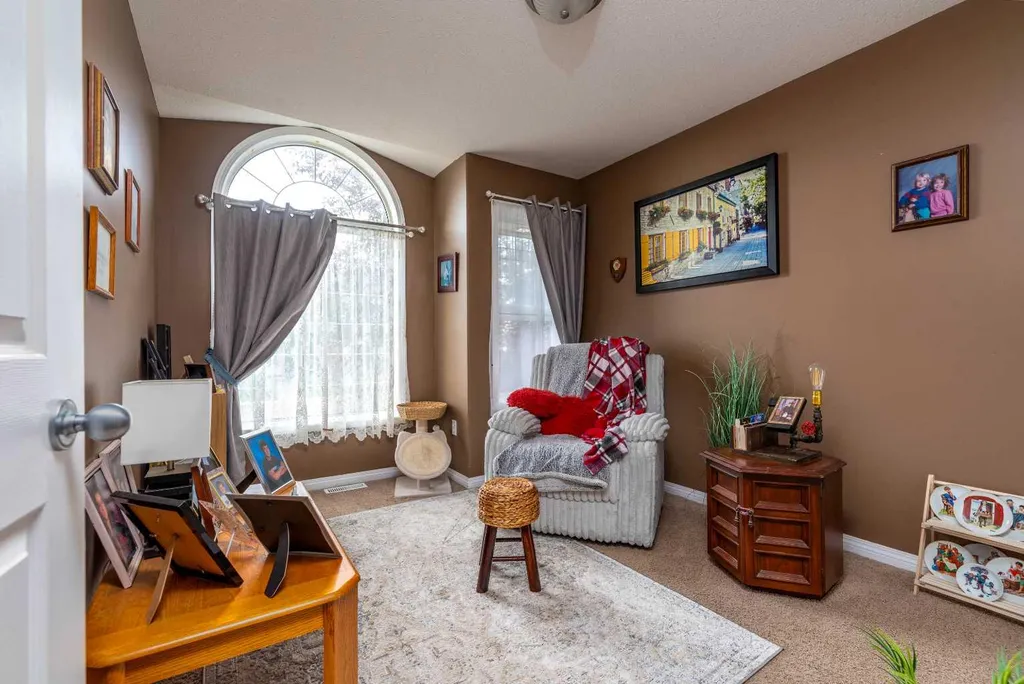 2205 51 Avenue Lloydminster AB T9V 3H4