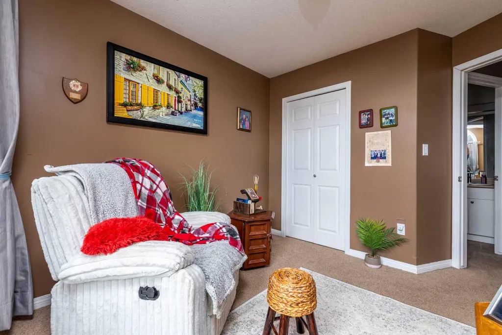 2205 51 Avenue Lloydminster AB T9V 3H4