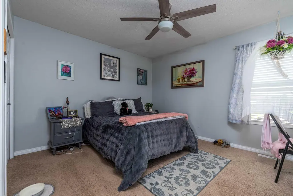 2205 51 Avenue Lloydminster AB T9V 3H4