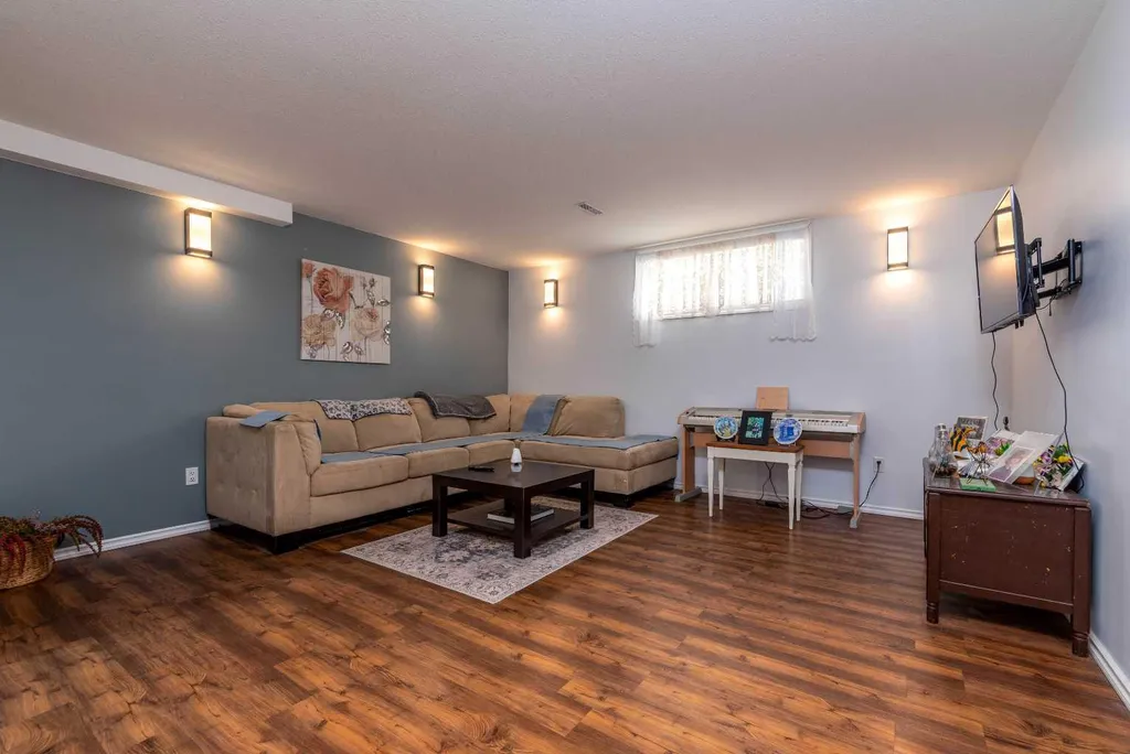 2205 51 Avenue Lloydminster AB T9V 3H4