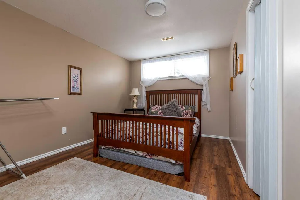 2205 51 Avenue Lloydminster AB T9V 3H4