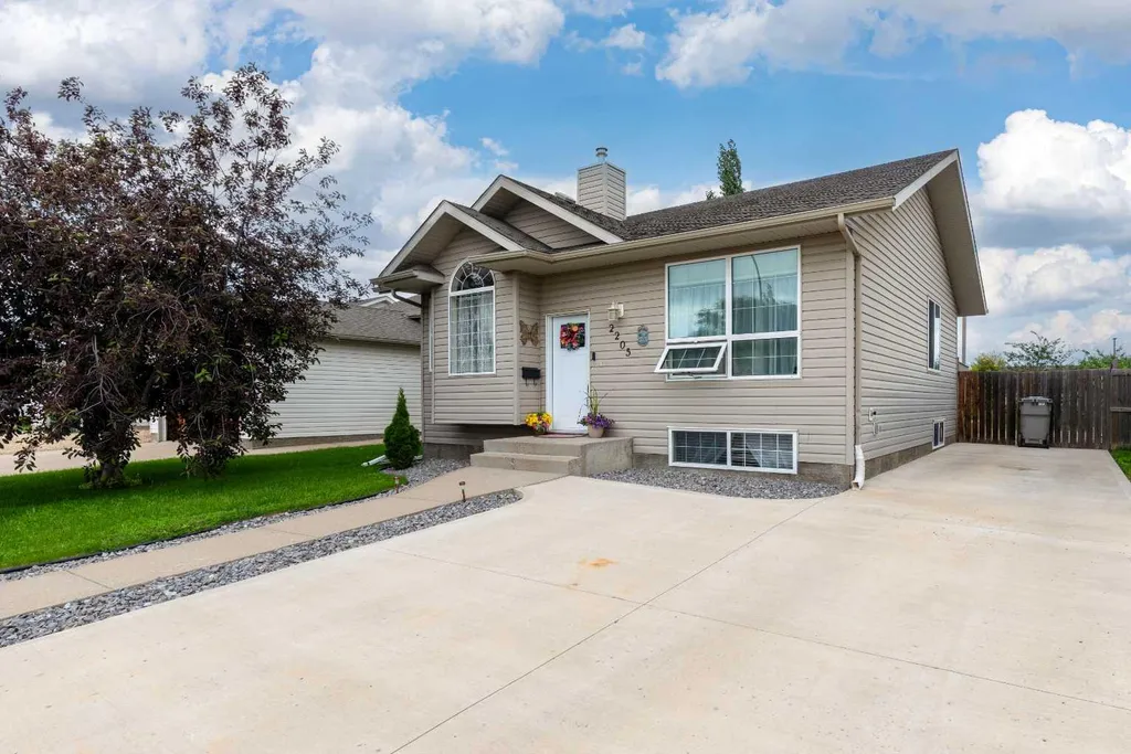 2205 51 Avenue Lloydminster AB T9V 3H4