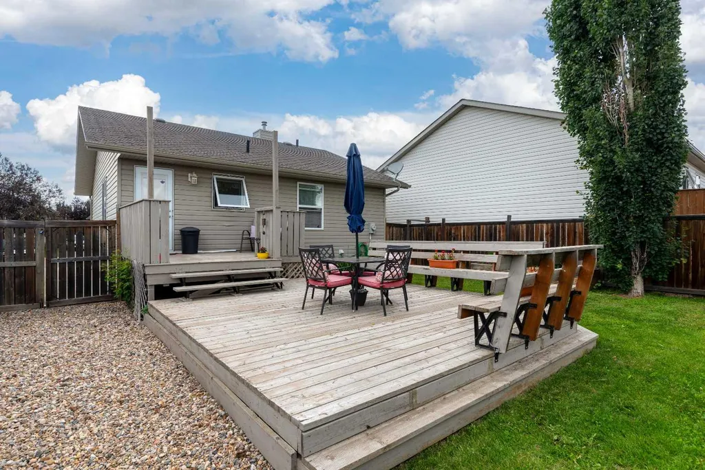 2205 51 Avenue Lloydminster AB T9V 3H4