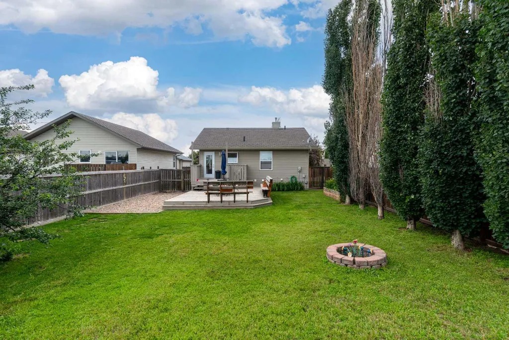 2205 51 Avenue Lloydminster AB T9V 3H4