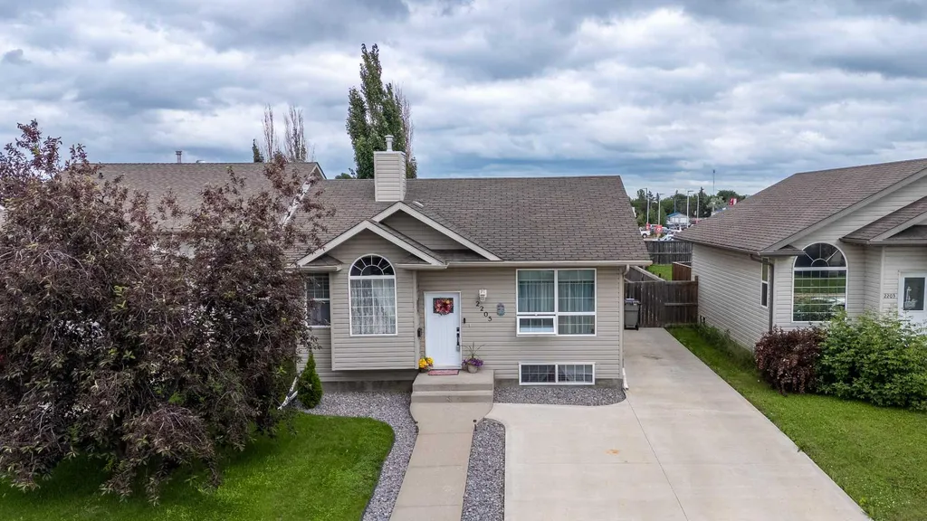 2205 51 Avenue Lloydminster AB T9V 3H4