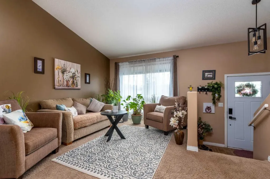 2205 51 Avenue Lloydminster AB T9V 3H4
