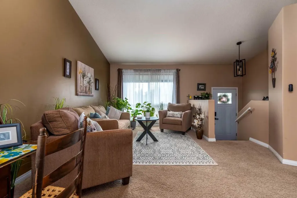 2205 51 Avenue Lloydminster AB T9V 3H4