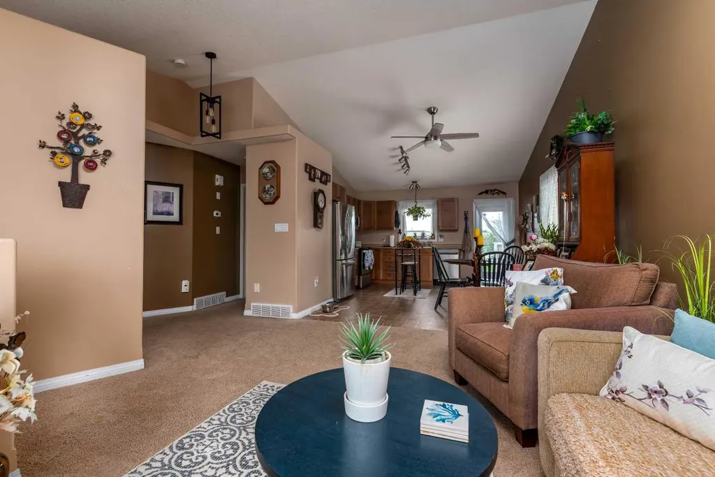 2205 51 Avenue Lloydminster AB T9V 3H4