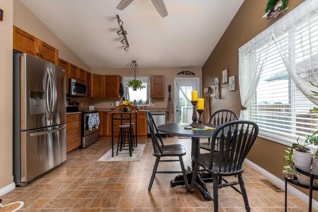 2205 51 Avenue Lloydminster AB T9V 3H4