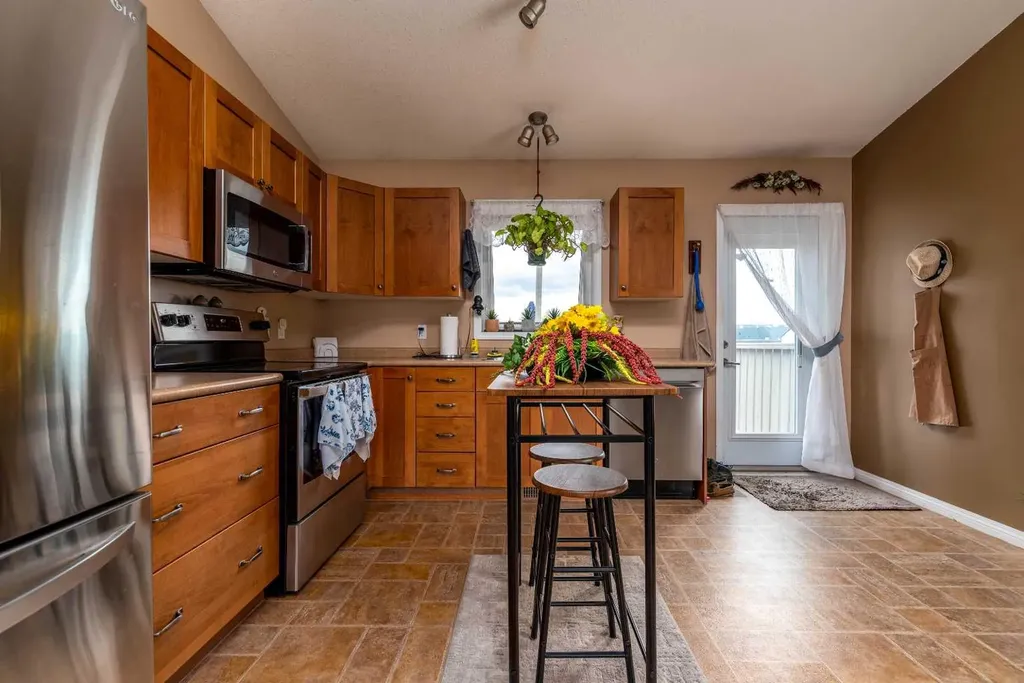2205 51 Avenue Lloydminster AB T9V 3H4