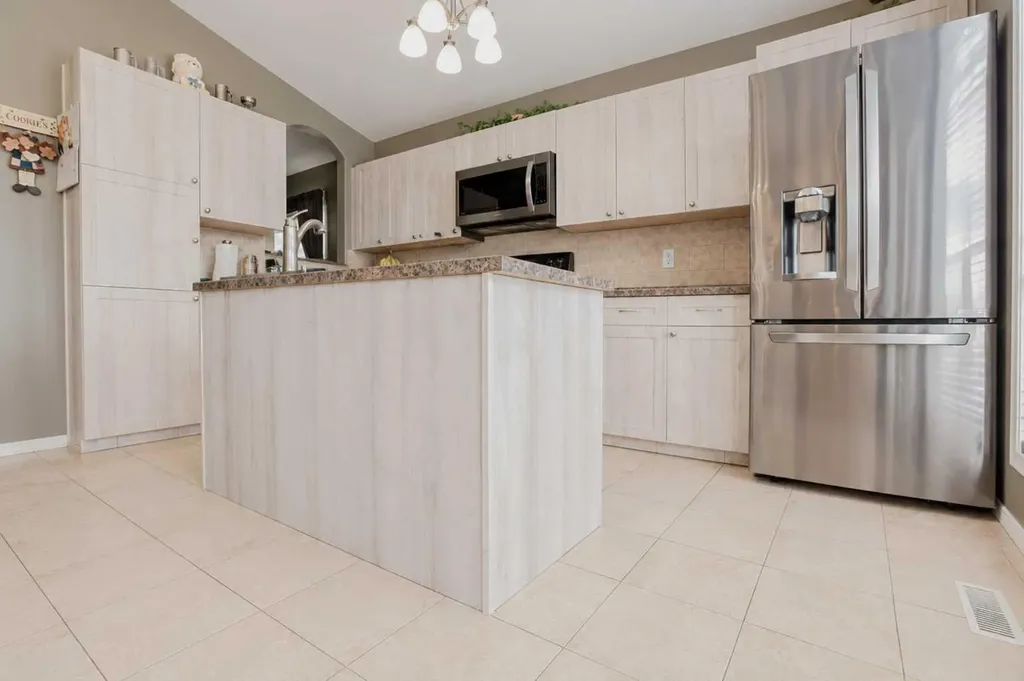 10410 119 Avenue Grande Prairie AB T8V 7L8