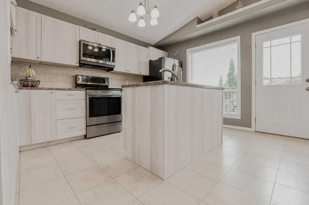 10410 119 Avenue Grande Prairie AB T8V 7L8