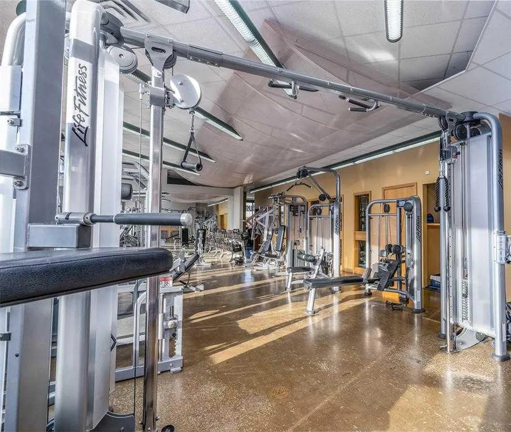 137 Second Avenue Strathmore AB T1P 1K2
