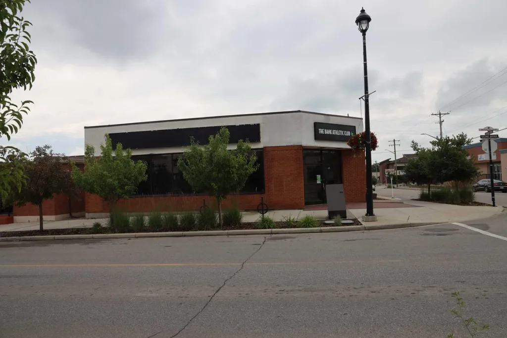 137 Second Avenue Strathmore AB T1P 1K2