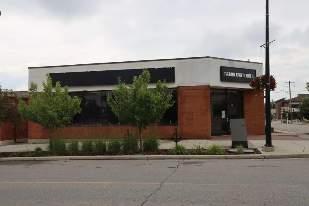 137 Second Avenue Strathmore AB T1P 1K2