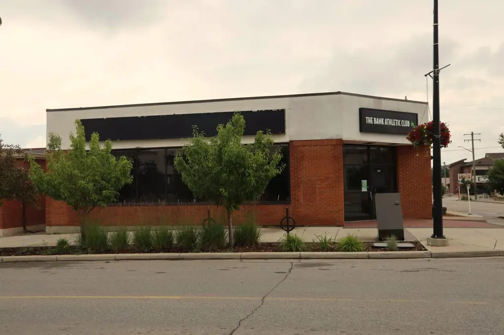 137 Second Avenue Strathmore AB T1P 1K2