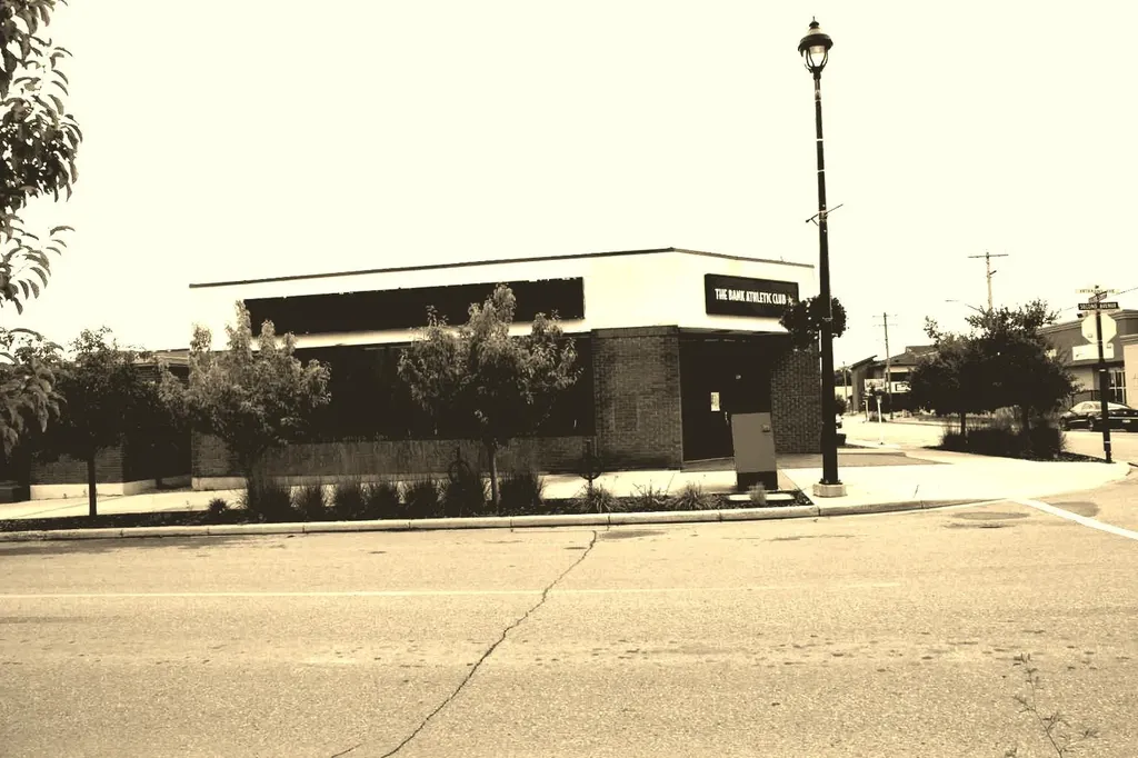137 Second Avenue Strathmore AB T1P 1K2