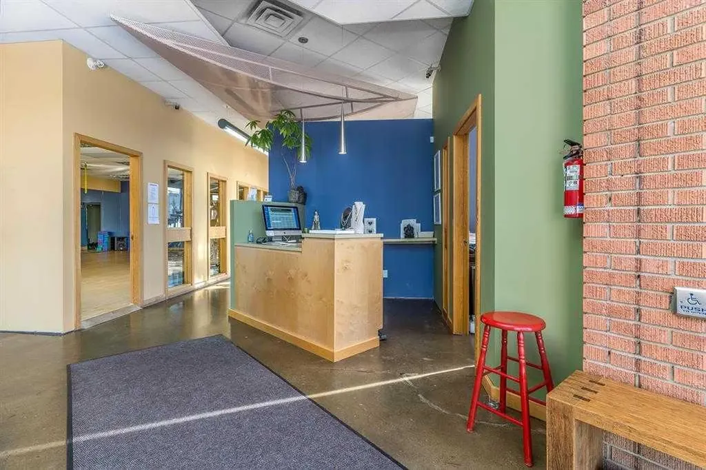 137 Second Avenue Strathmore AB T1P 1K2