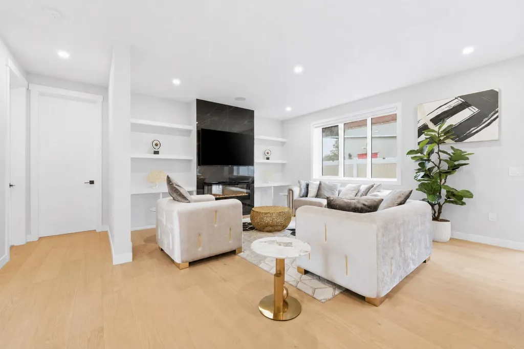 105 Rockhaven Green NW Calgary AB T3G 0C5