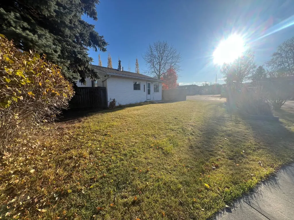 5507 Wagoner Crescent Whitecourt AB T7S1A8