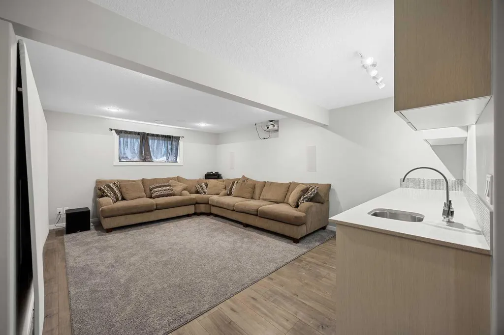 1019 Shantz Place Crossfield AB T0M0S0