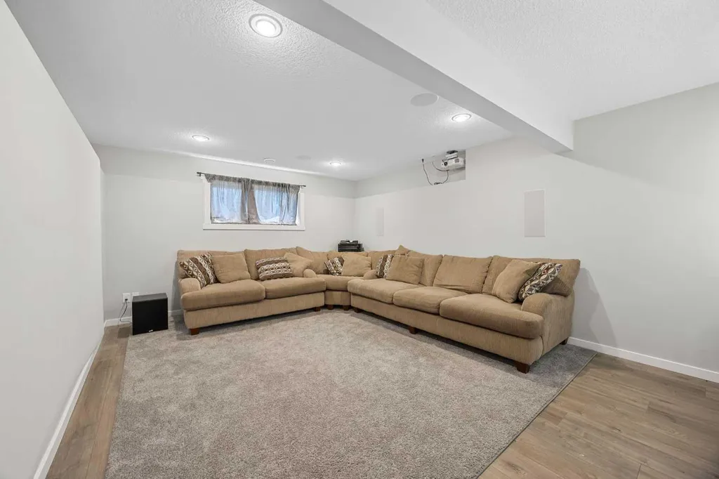 1019 Shantz Place Crossfield AB T0M0S0