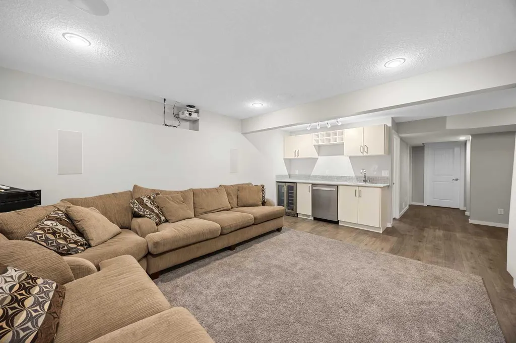 1019 Shantz Place Crossfield AB T0M0S0