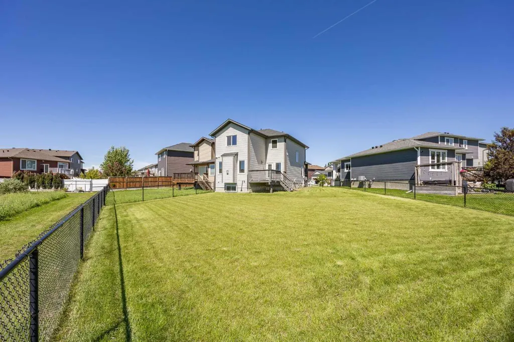 1019 Shantz Place Crossfield AB T0M0S0