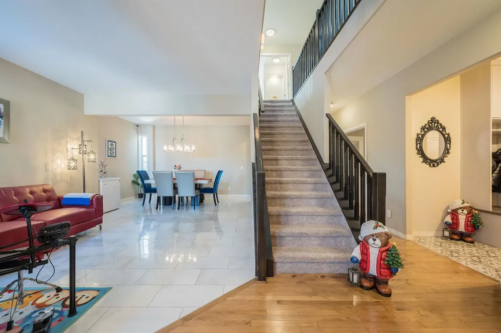 7 Aspen Stone Grove SW Calgary AB T3H 0H3