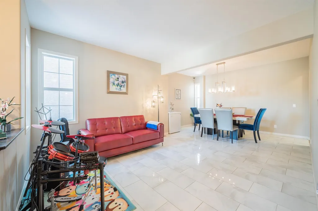 7 Aspen Stone Grove SW Calgary AB T3H 0H3