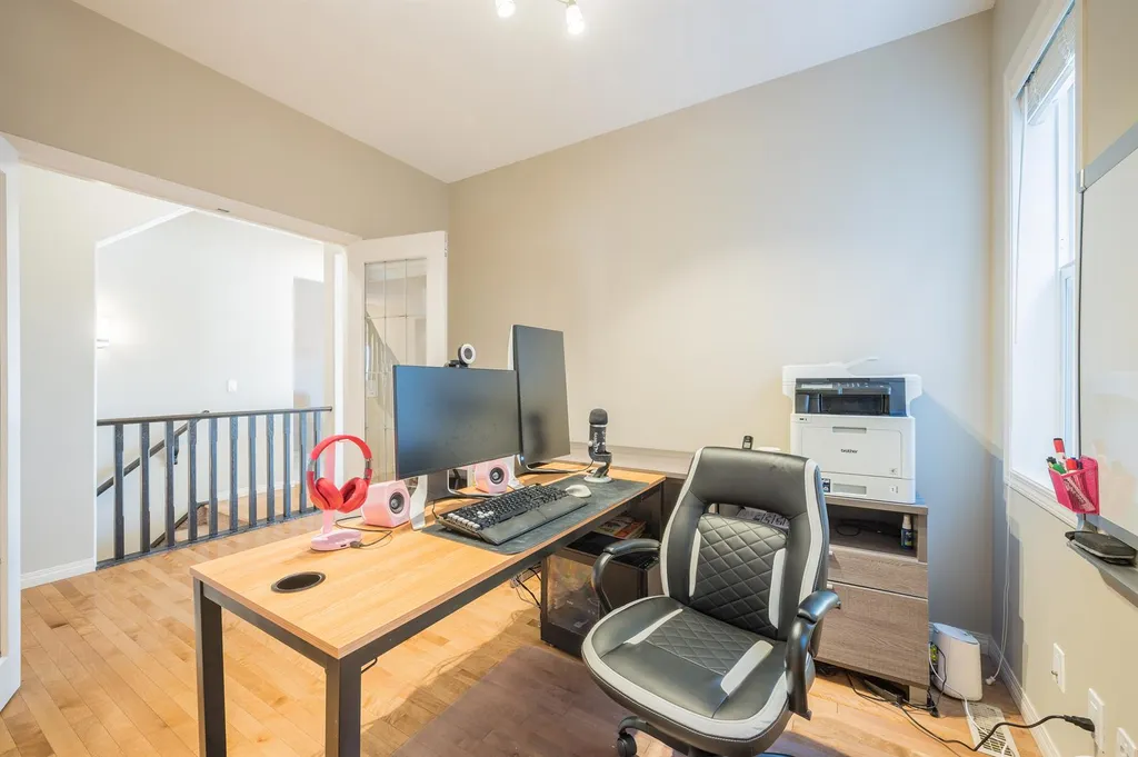 7 Aspen Stone Grove SW Calgary AB T3H 0H3