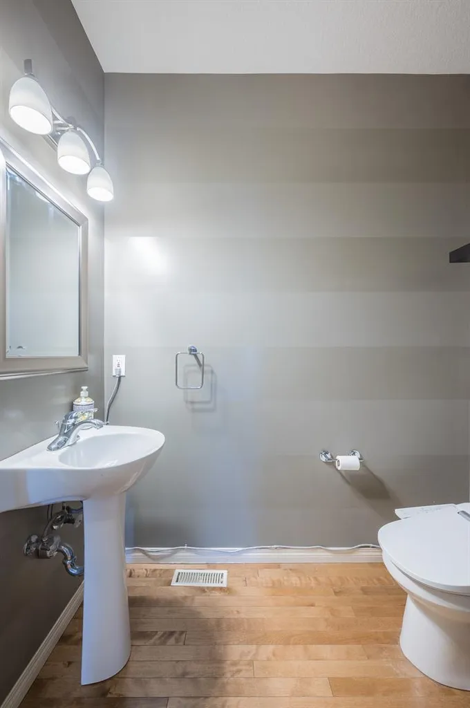 7 Aspen Stone Grove SW Calgary AB T3H 0H3
