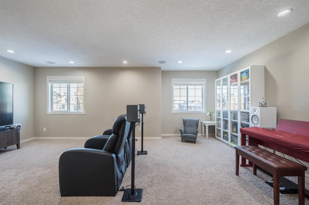 7 Aspen Stone Grove SW Calgary AB T3H 0H3