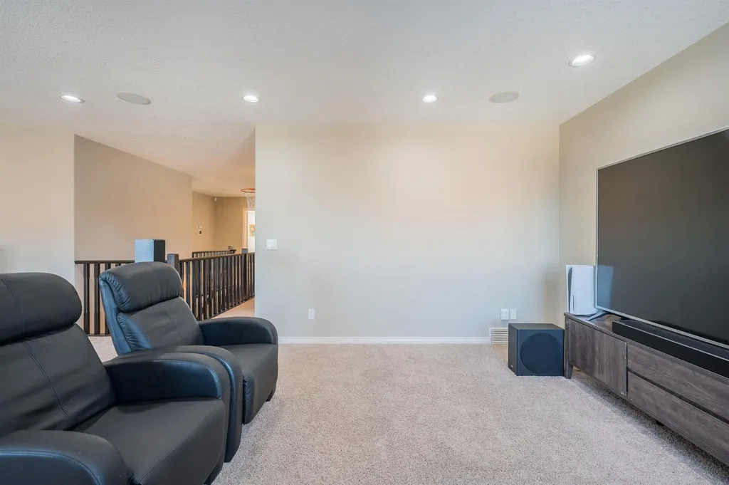 7 Aspen Stone Grove SW Calgary AB T3H 0H3