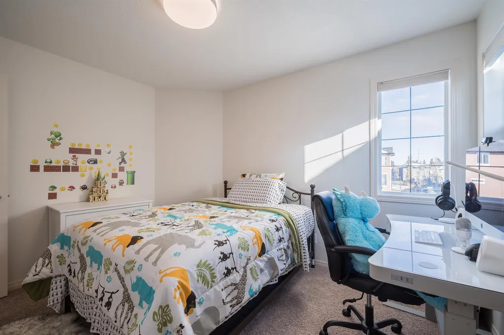 7 Aspen Stone Grove SW Calgary AB T3H 0H3